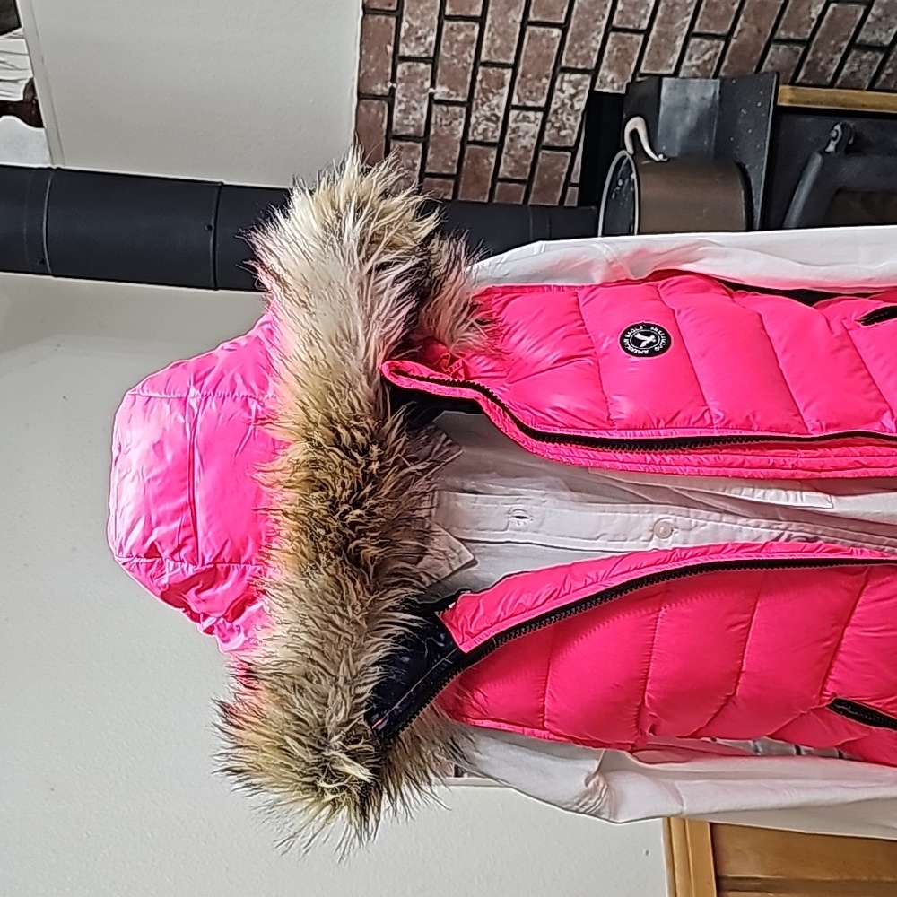 AMERICAN EAGLE OUTFITTERS VEST WITH FAUX FUR LINED HOOD. S/P/CH.